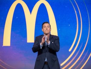 McDonald’s Başkanı, California’da asgari ücret teklifine karşı