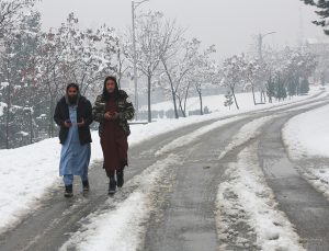 Afganistan’da 24 kişi donarak yaşamını yitirdi
