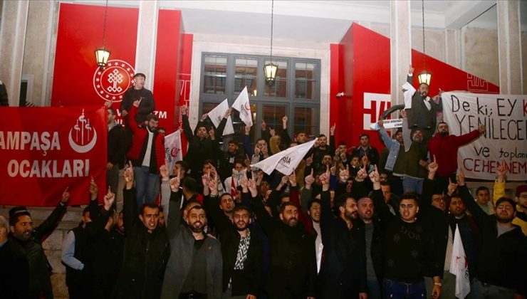 İsveç’te Kur’an-ı Kerim yakılması İstanbul’da protesto edildi