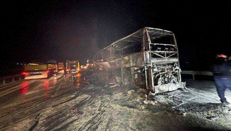 Mersin’de otobüs tıra çarptı: 3 ölü, 23 yaralı