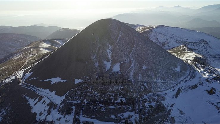 Yılın son gün batımını Nemrut Dağı’ndan izlediler