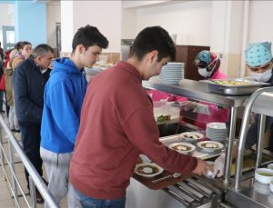 Karabük’te 10 binden fazla öğrenciye ücretsiz yemek