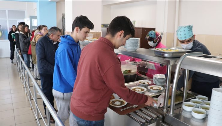 Karabük’te 10 binden fazla öğrenciye ücretsiz yemek