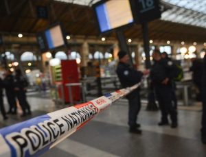 Paris’te tren garında bıçaklı saldırgan dehşeti!