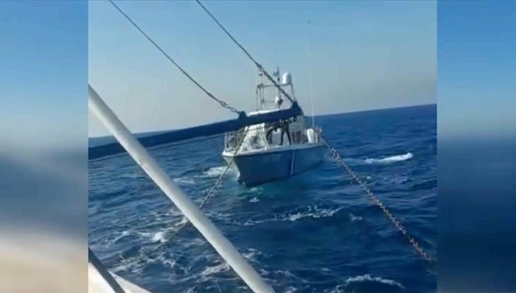Yunanistan’ın Türk balıkçı teknelerini tacizini Sahil Güvenlik önledi