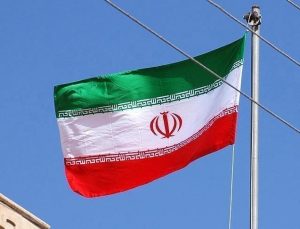 İran’da araç sahiplerine “başörtüsü ihlali mesajı” uygulaması geri döndü