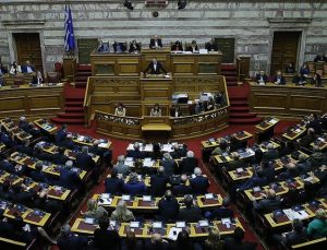Yunanistan’da hükümet dinleme skandalı nedeniyle güven oylamasına gidiyor