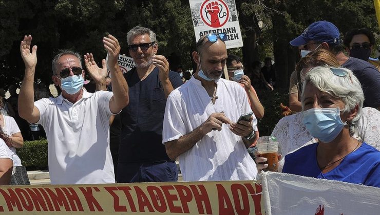 Yunanistan’da Kovid-19 aşısı olmayan sağlık çalışanları işlerine geri dönüyor