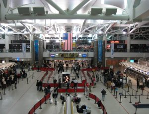 New York JFK havaalanındaki kapalı terminal 130 uçuşu iptal ettirdi