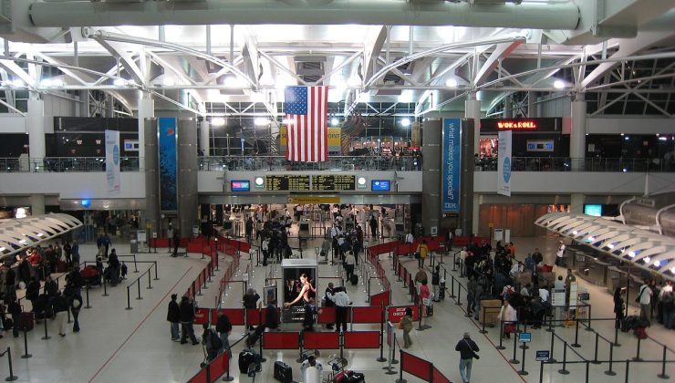 New York JFK havaalanındaki kapalı terminal 130 uçuşu iptal ettirdi