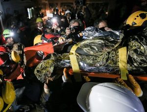 Antakya’da depremin 183’üncü saatinde bir kişi kurtarıldı