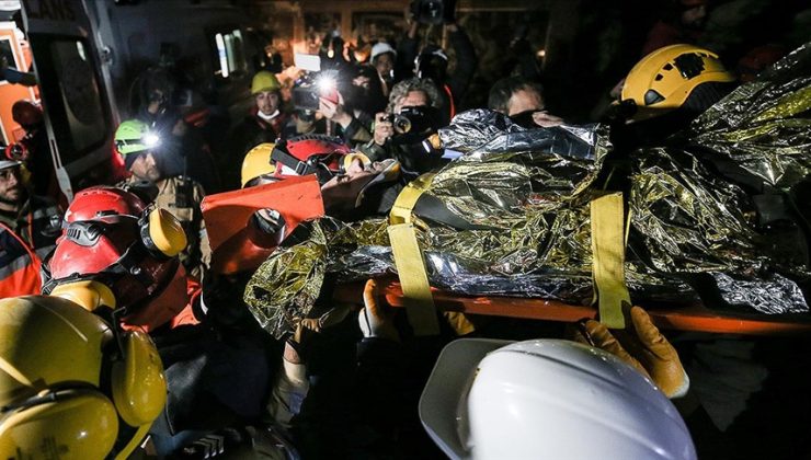 Antakya’da depremin 183’üncü saatinde bir kişi kurtarıldı