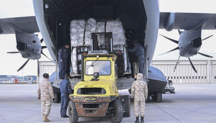 Yurt dışından gelen yardım malzemeleri, askeri uçaklarla deprem bölgesine gönderildi