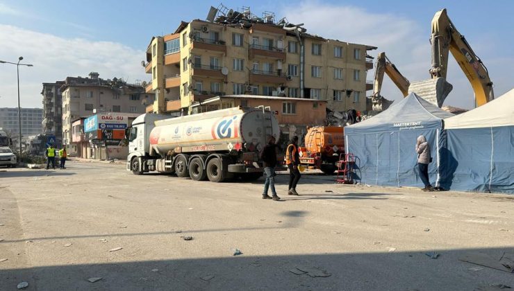 İBB ekipleri deprem bölgesinde mesaide