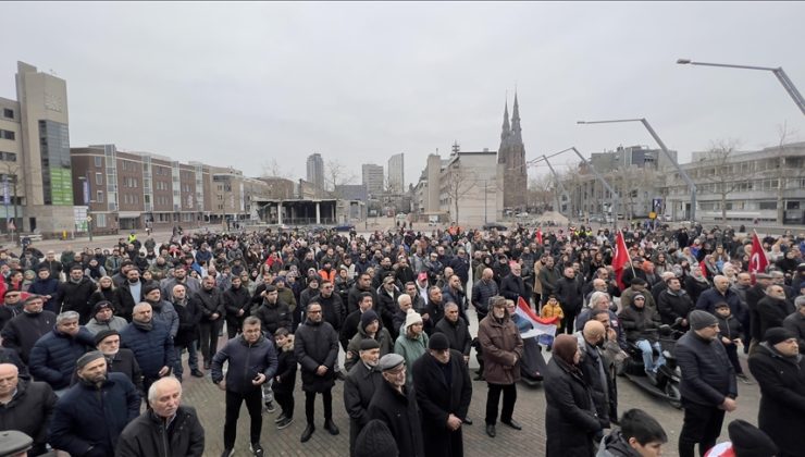 Hollanda’da, Türkiye’deki depremzedeler için anma ve dayanışma günü düzenlendi