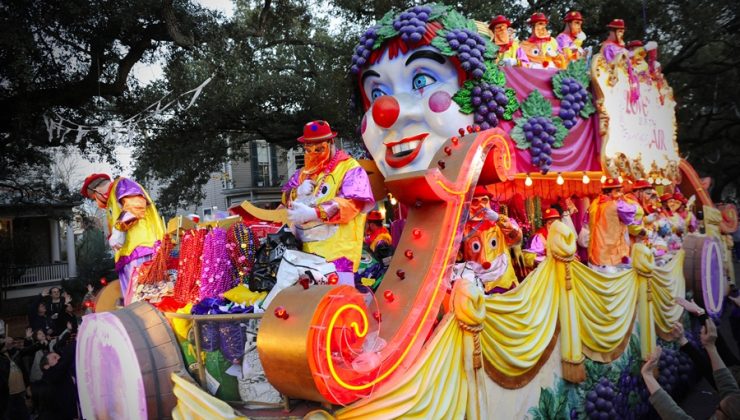 New Orleans’ta Krewe of Bacchus geçit töreni kana bulandı