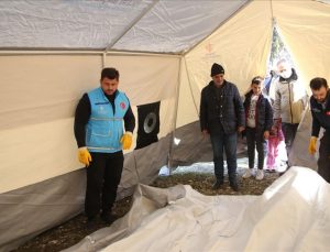 Milli güreşçi Rıza Kayaalp, depremzedeler için çadır kurdu