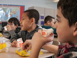 ABD Tarım Bakanlığı’ndan obeziteye karşı okul yemeklerinde tuz ve şekeri azaltın tavsiyesi