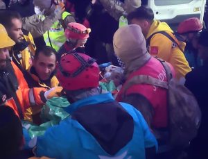 Adıyaman’da 45 yaşındaki adam depremin 207. saatinde kurtarıldı