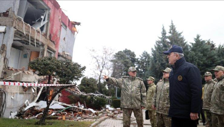 Bakan Akar, Hatay’da deprem bölgesinde