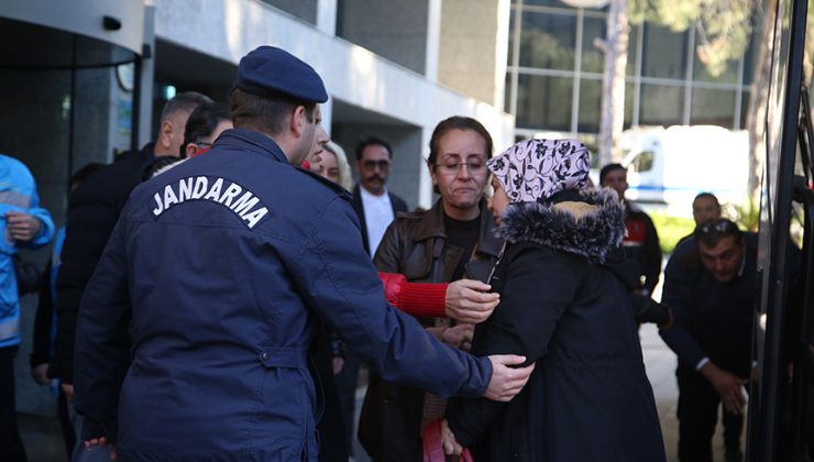 Antalya’ya getirilen depremzedelerin ilk kafilesi konaklayacakları tesislere yerleştirildi