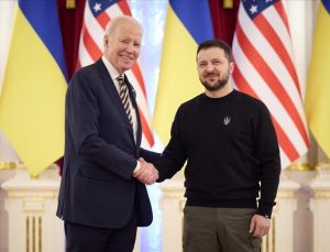 Biden, Kiev’de Ukrayna lideri Zelenskiy’le bir araya geldi