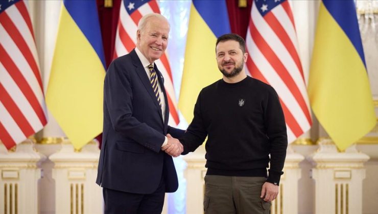 Biden, Kiev’de Ukrayna lideri Zelenskiy’le bir araya geldi