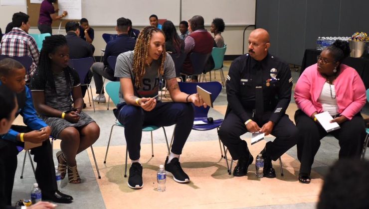 Brittney Griner, Phoenix Mercury ile 1 yıllık sözleşme imzaladı