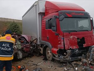 Bursa’da kamyona çarpan otomobildeki 5 kişi öldü