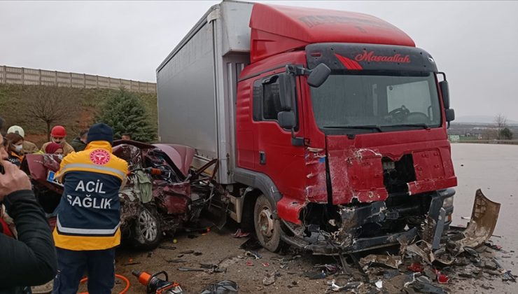 Bursa’da kamyona çarpan otomobildeki 5 kişi öldü