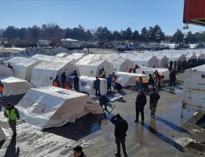 Afşin’de depremzedeler için çadırlar kuruluyor