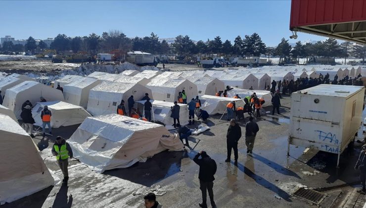 Afşin’de depremzedeler için çadırlar kuruluyor