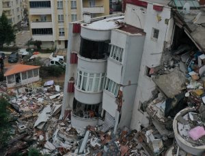 İş dünyası deprem bölgesine yardımlarda hız kesmiyor