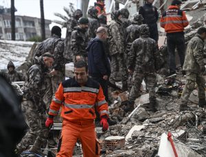 Deprem nedeniyle 7 gün süreyle milli yas ilan edildi