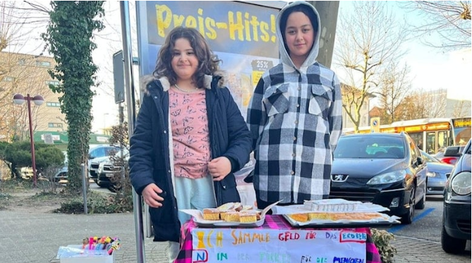 Türk öğrenciler kek satarak yardım topladı