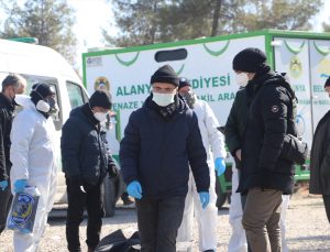 Depremde yaşamını yitirenlerin kimlikleri kriminal tekniklerle belirleniyor