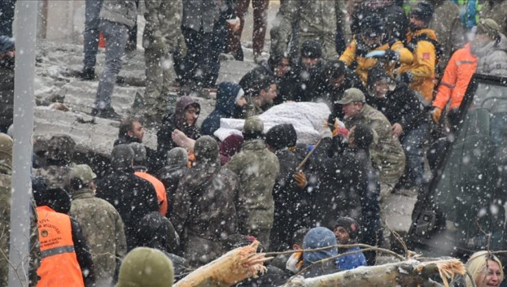 Depremde son durum: Can kaybı 5 bini geçti