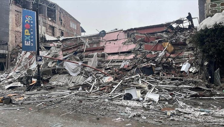 Ünlüler depremin ardından tek yürek oldu
