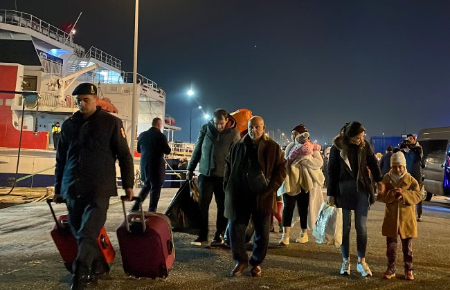 Hatay’dan 65 depremzede gemiyle İstanbul’a getirildi