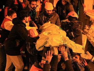 Diyarbakır’da enkazdan 21 saat sonra kurtuluş