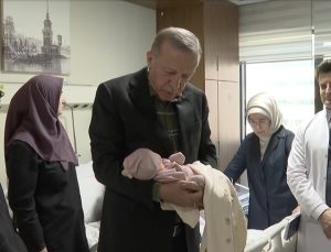 Cumhurbaşkanı Erdoğan, depremzedenin bebeğine ‘Ayşe Betül’ ismini verdi