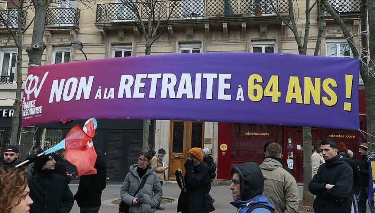 Fransa’da kitlesel grevlerin üçüncüsü başladı