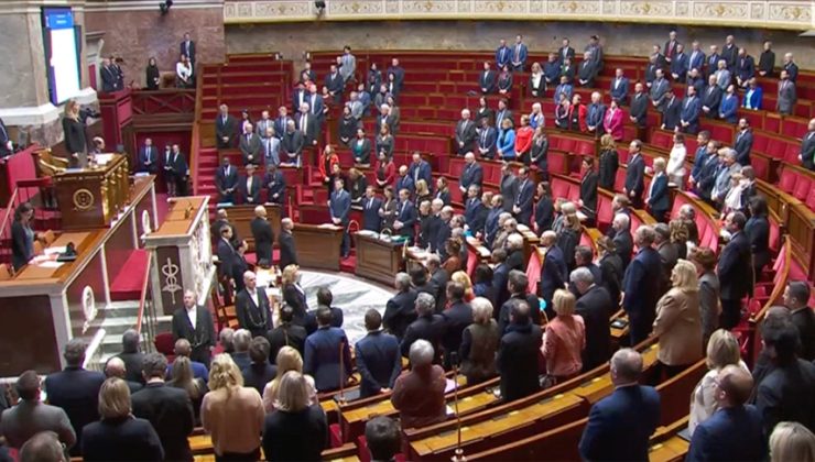 Fransa, Almanya ve Kırgızistan meclislerinde saygı duruşu
