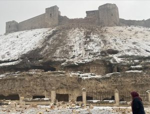 Depremde tarihi Gaziantep Kalesi büyük hasar gördü