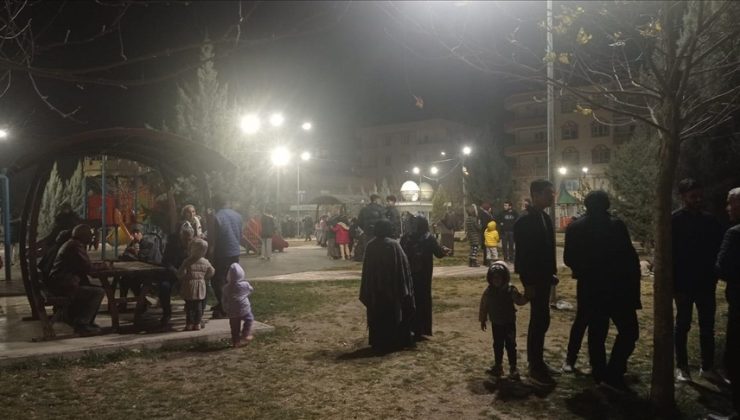 AFAD Hatay’daki depremlerin ardından sahil şeridinden uzak durun uyarısı yaptı