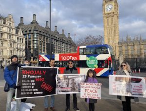 İngiltere’deki Azerbaycanlılar Hocalı katliamında ölenleri andı