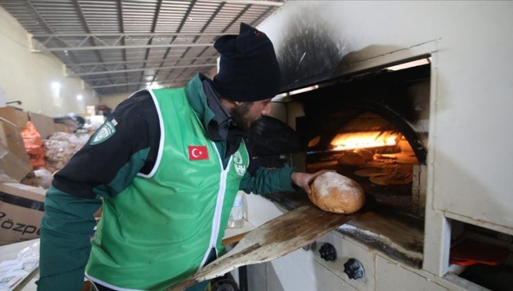 İHH deprem bölgesinde 1 milyon porsiyondan fazla sıcak yemek dağıttı