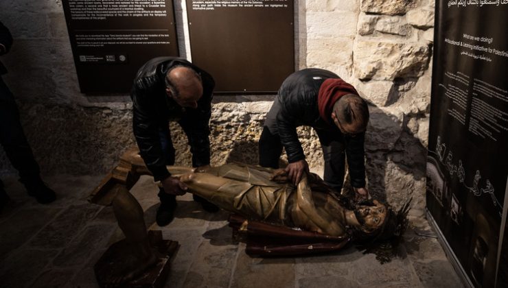 Doğu Kudüs’te Hazreti İsa heykeline saldırı