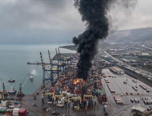 İskenderun Limanı’nda devrilen konteynerlerde yangın