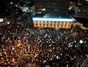 İsrail’de on binlerce kişi meydanlara indi